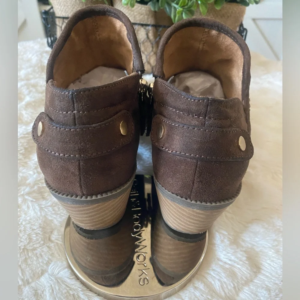 Dr. Scholl's Dark Brown Chukka‎ Boots